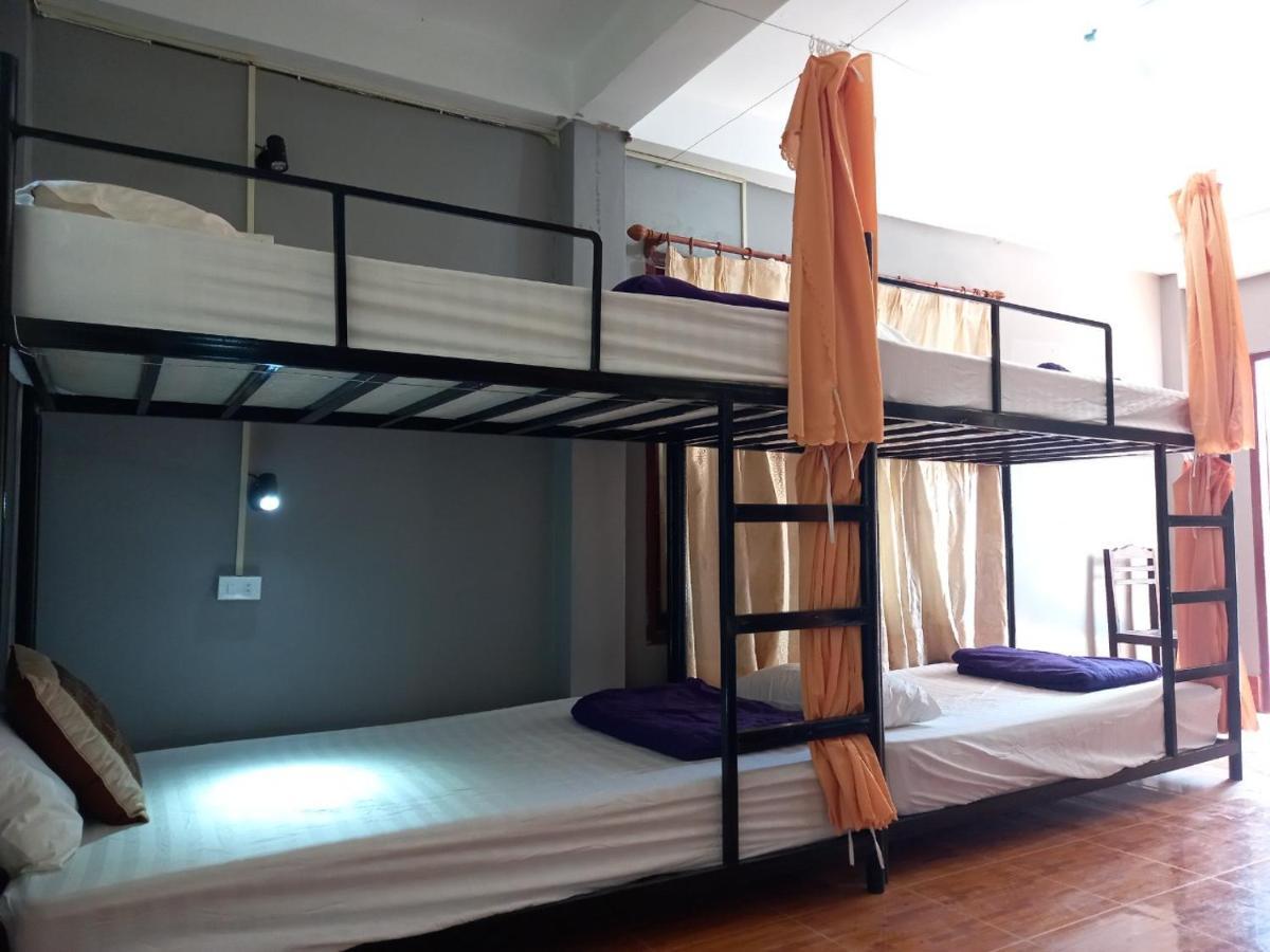 Riverside Garden Hostel ヴァンヴィエン エクステリア 写真