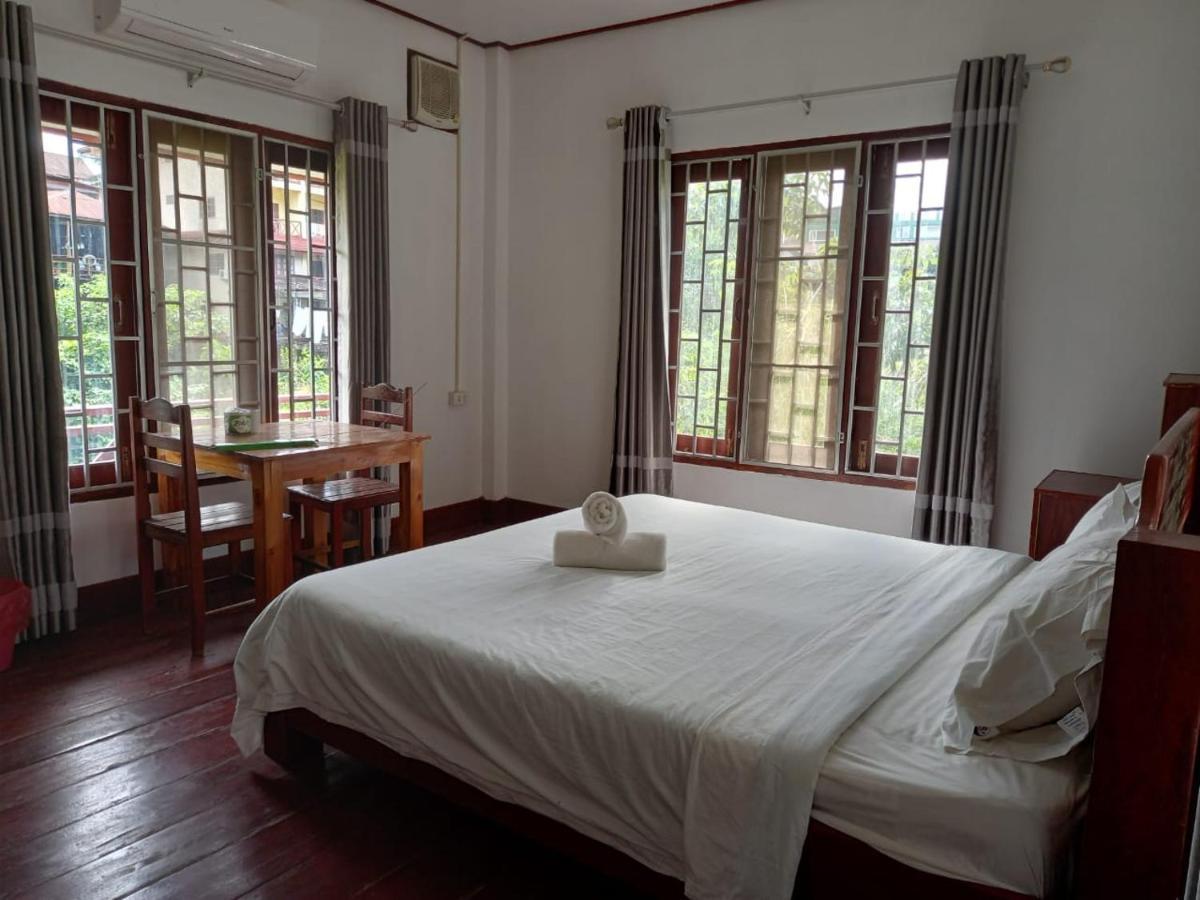 Riverside Garden Hostel ヴァンヴィエン エクステリア 写真