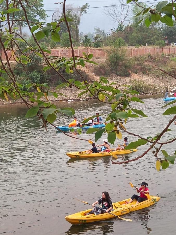 Riverside Garden Hostel ヴァンヴィエン エクステリア 写真