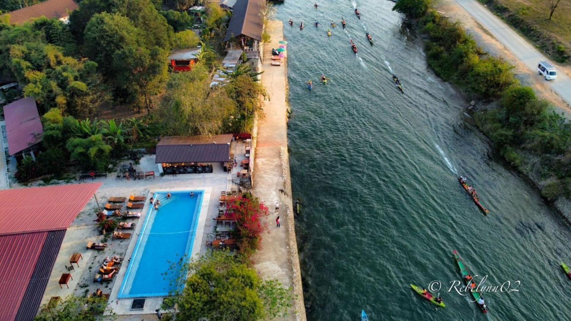 Riverside Garden Hostel ヴァンヴィエン エクステリア 写真