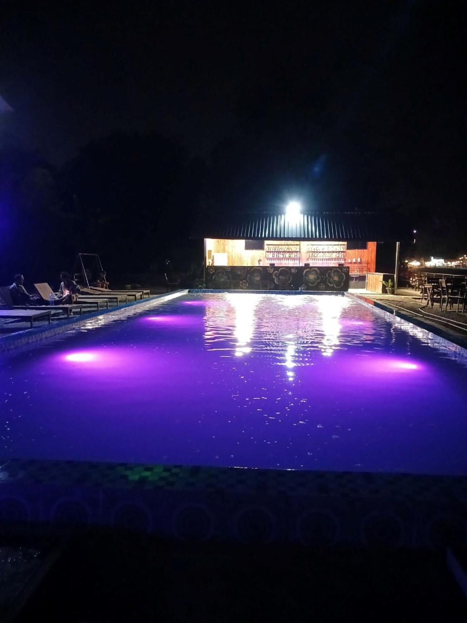 Riverside Garden Hostel ヴァンヴィエン エクステリア 写真