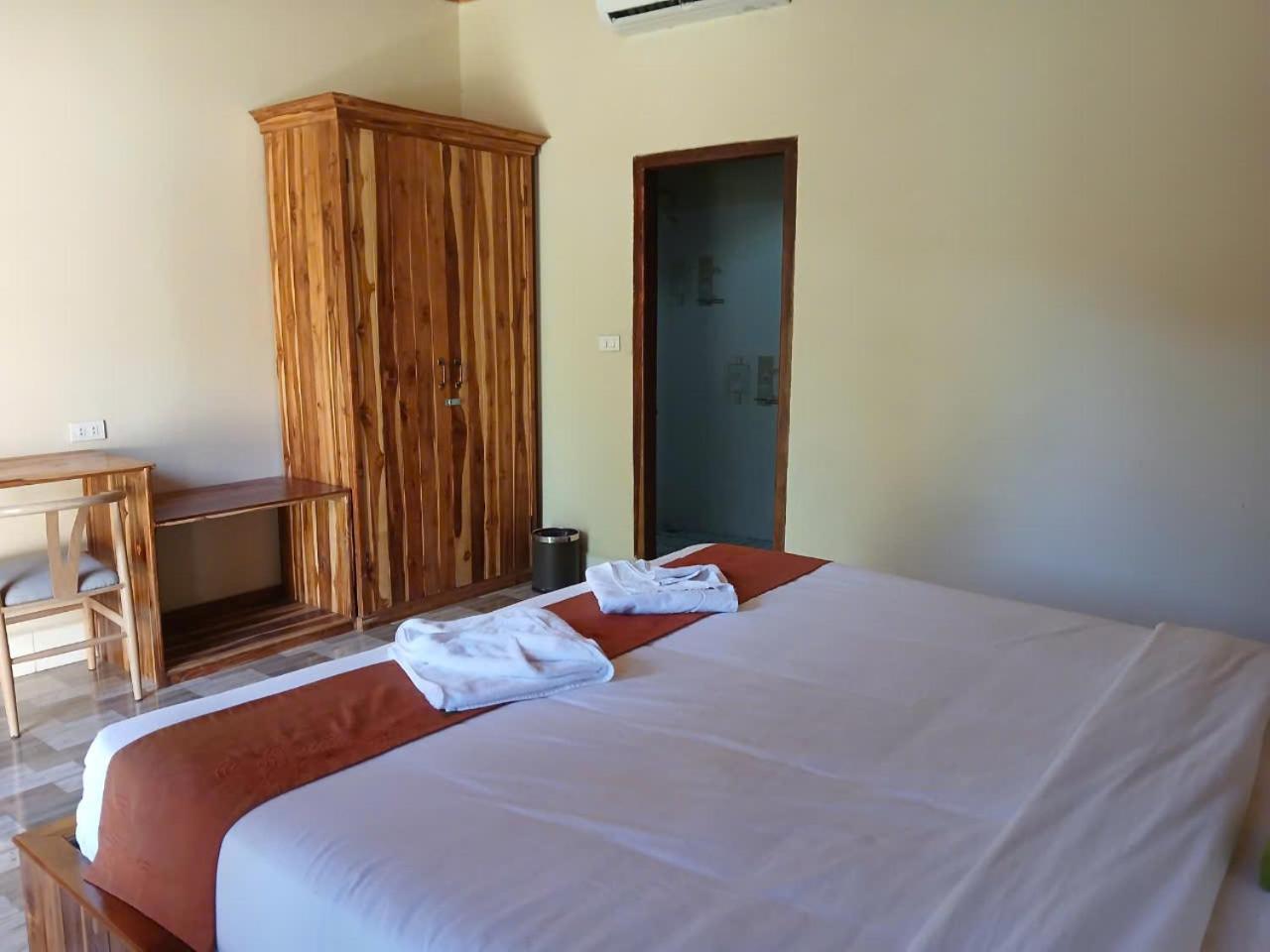 Riverside Garden Hostel ヴァンヴィエン エクステリア 写真